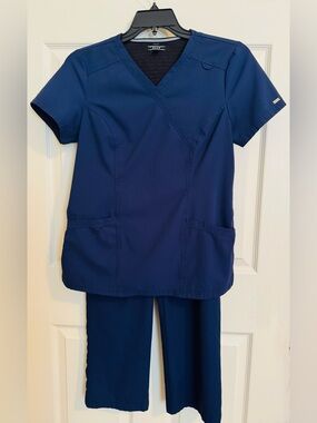 2 pc Scrub set, Elle Navy V-Neck Medical Top and Pants, SP Like new!